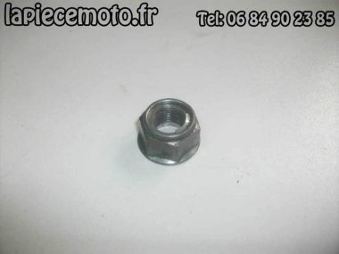 1100-Ecrou de roue avant HONDA 750 VFC RC28