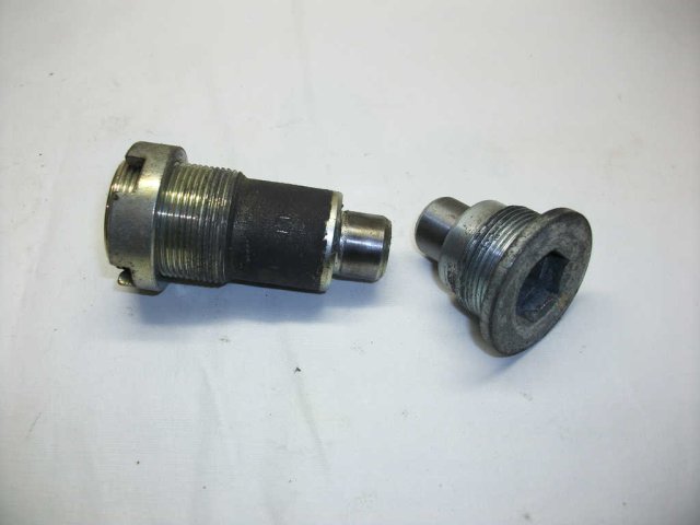 1114-Vis pivot de réglage de bras oscillant HONDA 750 VFC RC28 1114-Vis pivot de réglage de bras oscillant HONDA 750 VFC RC28