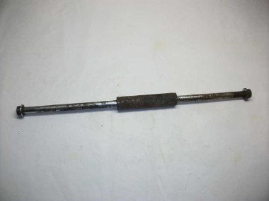1137-Axe entretoise ??? HONDA 750 VFC RC28