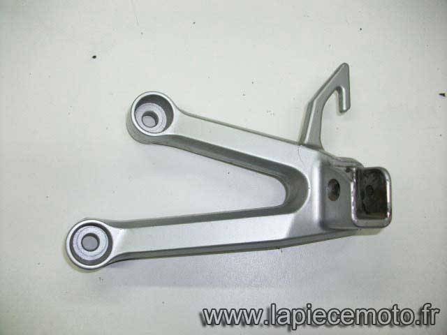 275-Platine de repose pied passager gauche SUZUKI 650 SV K7 ABS