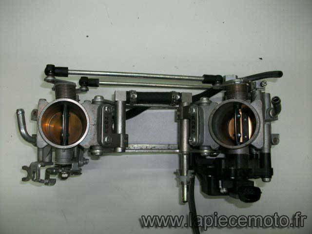 354a-Rampe d'injection complete SUZUKI 650 SV K7 ABS