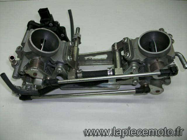 354b-Rampe d'injection complete SUZUKI 650 SV K7 ABS