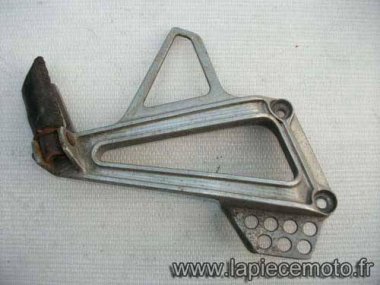698-Platine repose pied passager gauche HONDA NX 650 Dominator