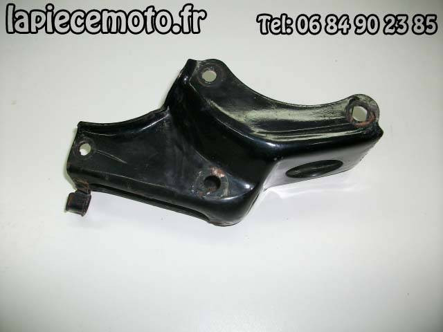 949-Fixation avant du moteur sur le cadre HONDA 125 CLR Cityfly